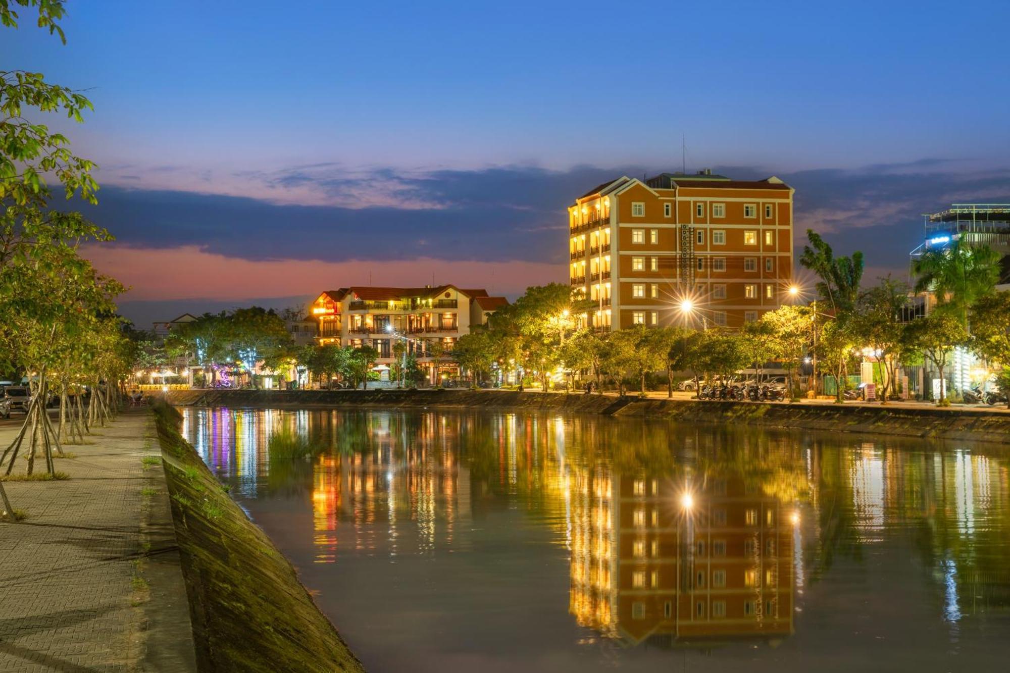 Royal Riverside Hoi An Hotel & Spa Εξωτερικό φωτογραφία